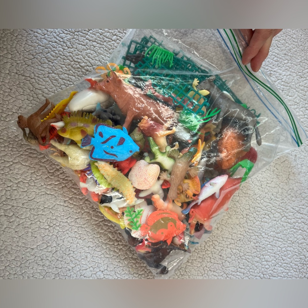 LOT OF SEA AND LAND ANIMALS TOYS SMALL